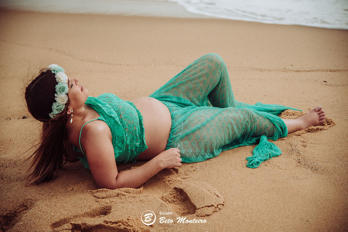 Laura Monteiro e Kleber - Isabela - Book Gestante e Familia em Curitiba - Vestido rosa - Praia - Laranjeiras - Balneario Camboriu - Book de gestante na praia - Fotos ao ar livre - Grávida - Gestação - Estudio Beto Monteiro