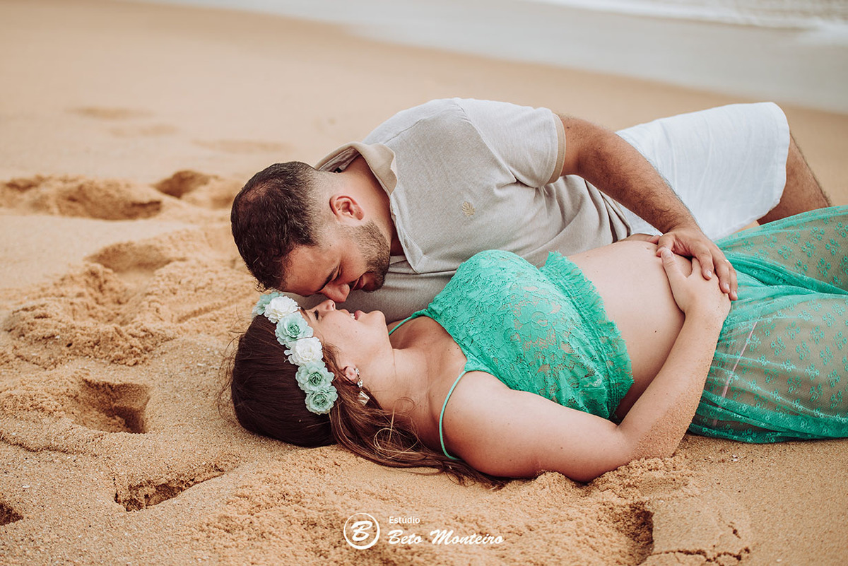 Laura Monteiro e Kleber - Isabela - Book Gestante e Familia em Curitiba - Vestido rosa - Praia - Laranjeiras - Balneario Camboriu - Book de gestante na praia - Fotos ao ar livre - Grávida - Gestação - Estudio Beto Monteiro