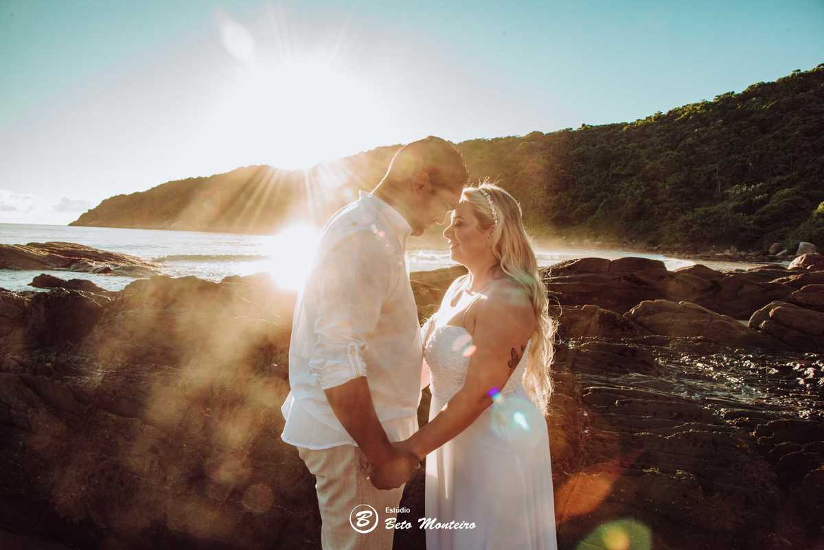Casamento - Wedding - Pré-Casamento - Cobertura de casamento - foto e filmagem de casamento - Wedding Day - Pré-Wedding - Trash the dress - Estúdio Beto Monteiro - Curitiba - bombinhas - balneario camboriu - casal de branco