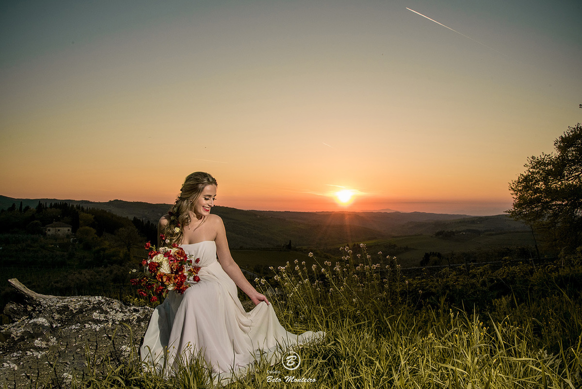 Bruna e Felipe - fotografia em florenca italia europa - fotografo na europa - casamento europa - casal - noivo - noiva - wedding - estudio beto monteiro - noivo curitiba - fotografo - fotografo de casamento - casal no campo - paisagem - cruz - por do sol