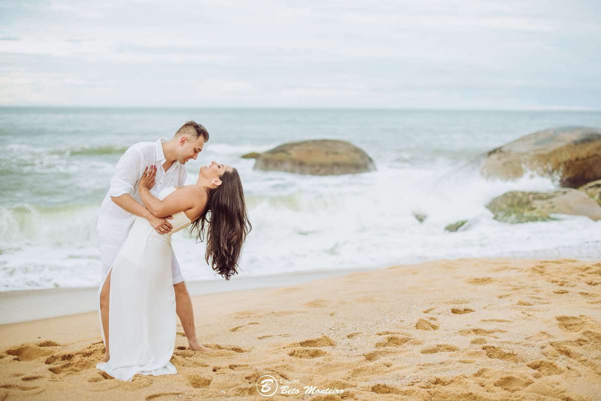 Casamento - Wedding - Pré - Cobertura de casamento - foto e filmagem de casamento - fotografo de casamento curitiba - Pré-Wedding - Trash the dress - Estúdio Beto Monteiro - Curitiba - balneario camboriu - bc - laranjeiras - taquarinhas - Céu azul - praia