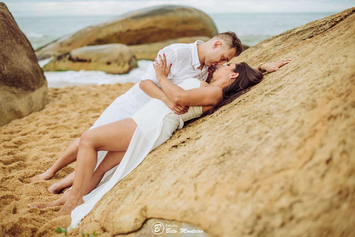 Casamento - Wedding - Pré - Cobertura de casamento - foto e filmagem de casamento - fotografo de casamento curitiba - Pré-Wedding - Trash the dress - Estúdio Beto Monteiro - Curitiba - balneario camboriu - bc - laranjeiras - taquarinhas - Céu azul - praia