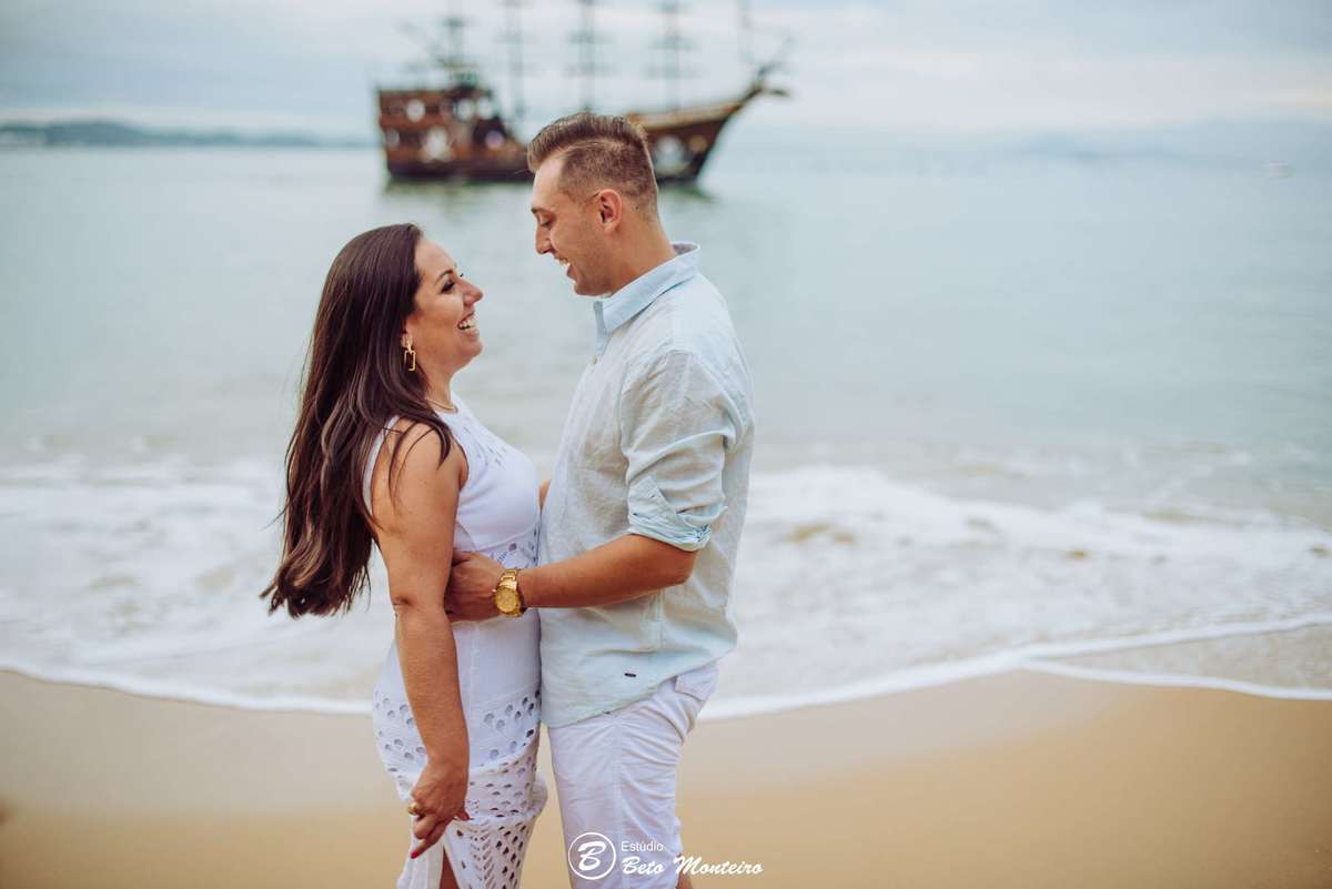 Casamento - Wedding - Pré - Cobertura de casamento - foto e filmagem de casamento - fotografo de casamento curitiba - Pré-Wedding - Trash the dress - Estúdio Beto Monteiro - Curitiba - balneario camboriu - bc - laranjeiras - taquarinhas - Céu azul - praia