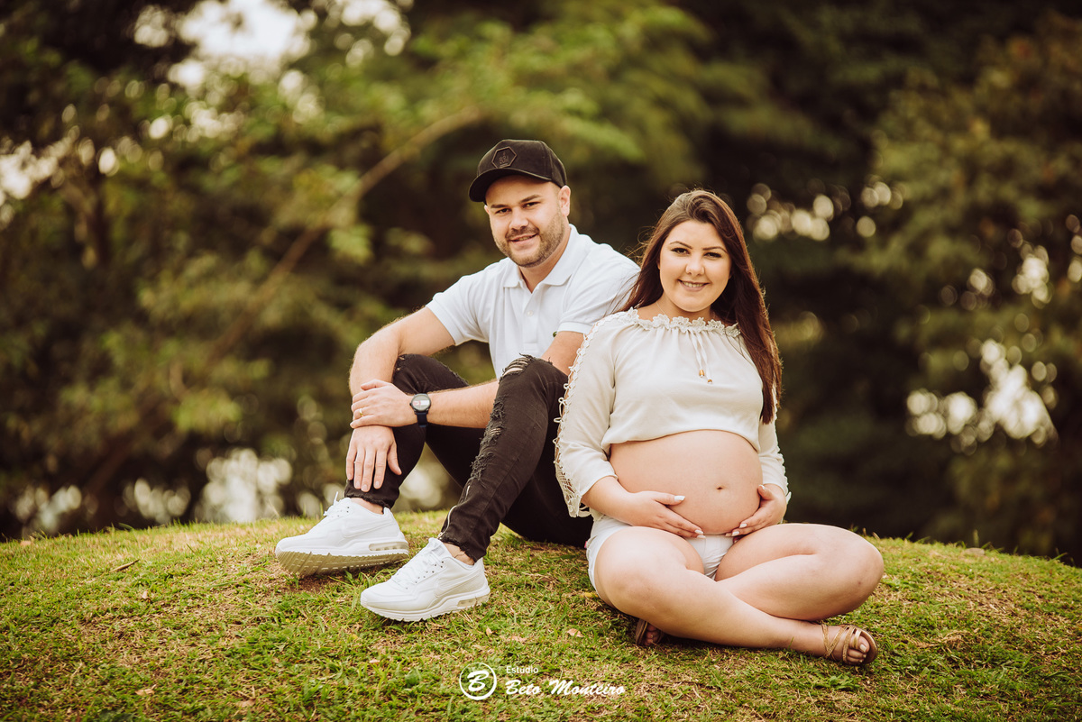 Book Gestante e Familia em Curitiba - Book de gestante lifestyle - Fotos ao ar livre - Grávida - Gestação - Estudio Beto Monteiro - jardim botanico - leticia e ronald