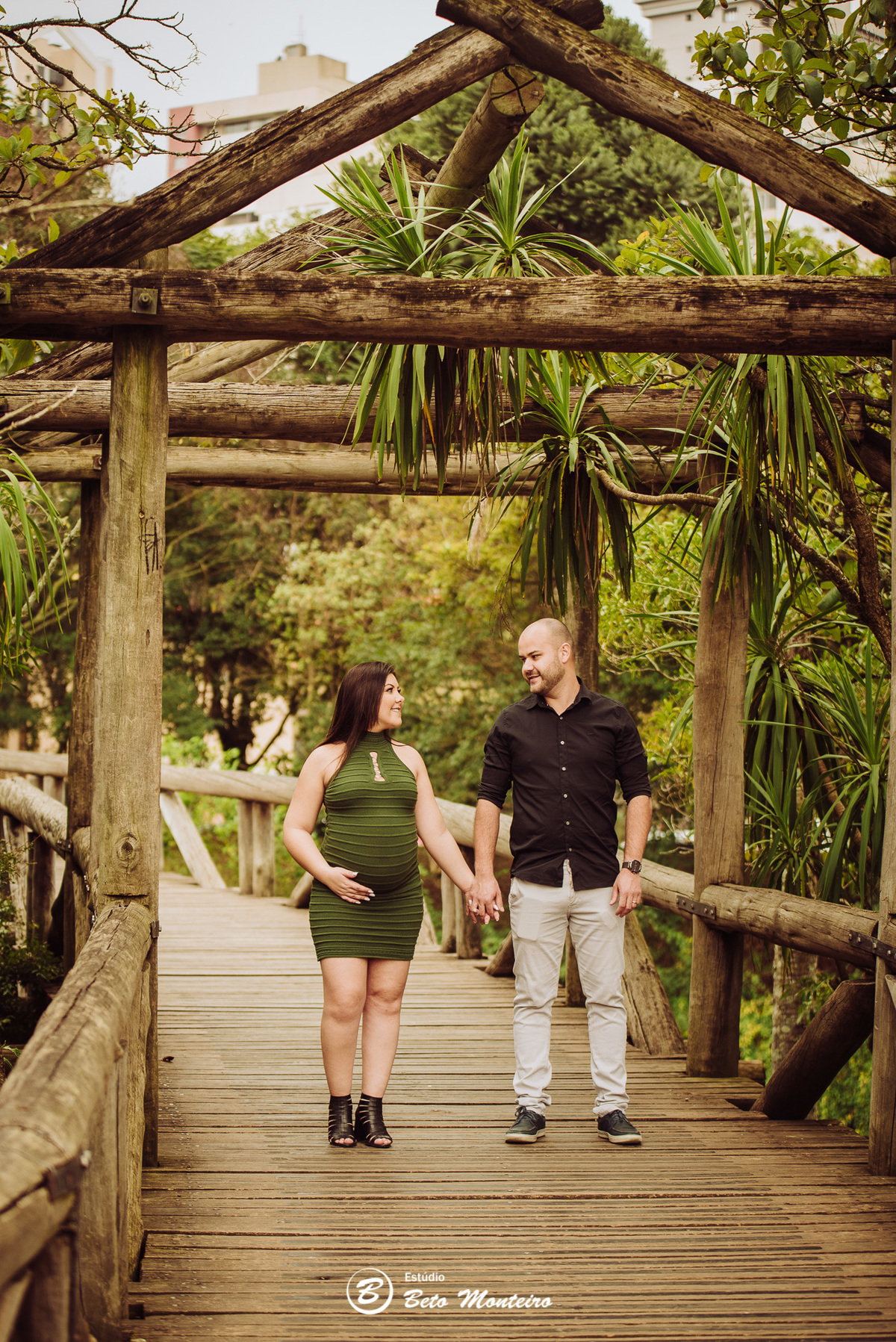 Book Gestante e Familia em Curitiba - Book de gestante lifestyle - Fotos ao ar livre - Grávida - Gestação - Estudio Beto Monteiro - jardim botanico - leticia e ronald