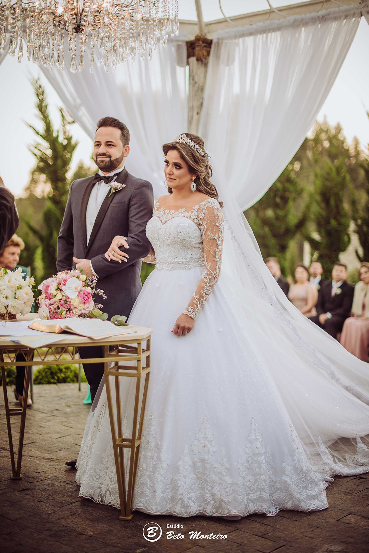 fotografo de casamento - fotografia - videos de casamento - filmagem - casamento - cinegrafista - filmmaker - wedding - produtora - curitiba - estudio beto monteiro - casal - castello reale - angela e sandro junior - sol cerimonialista