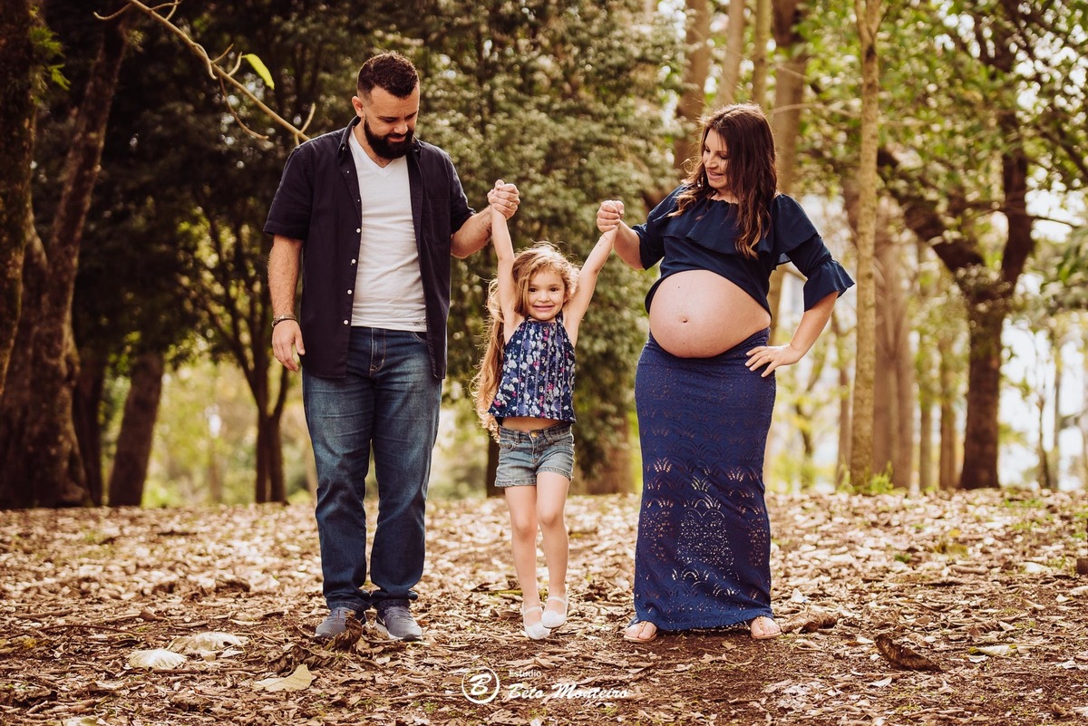 Book Gestante e Familia em Curitiba - Book de gestante lifestyle - Fotos ao ar livre - Grávida - Gestação - Estudio Beto Monteiro - jardim botanico - kamila costa - rafael e maria clara - emanuel