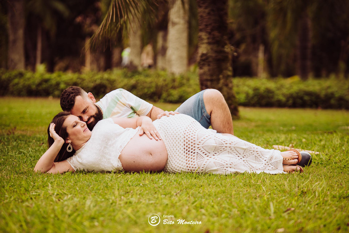 Book Gestante e Familia em Curitiba - Book de gestante lifestyle - Fotos ao ar livre - Grávida - Gestação - Estudio Beto Monteiro - jardim botanico - kamila costa - rafael e maria clara - emanuel