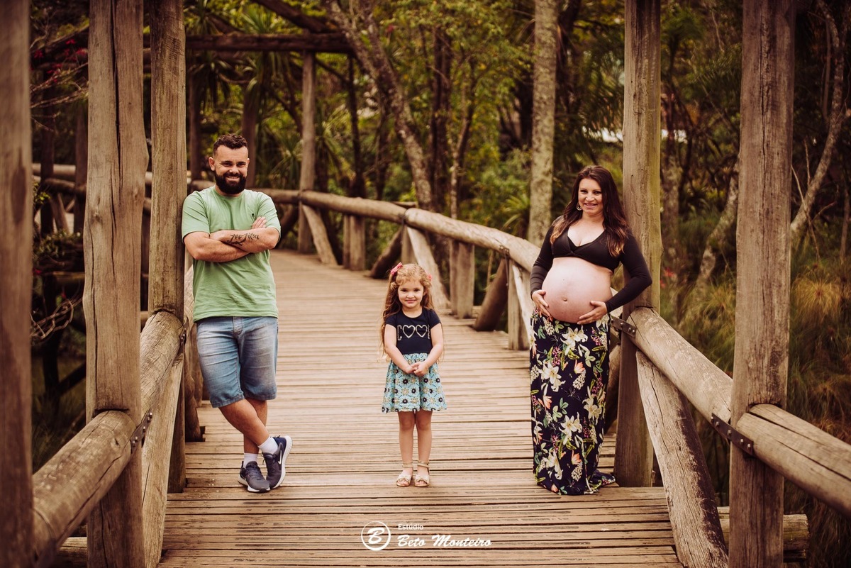 Book Gestante e Familia em Curitiba - Book de gestante lifestyle - Fotos ao ar livre - Grávida - Gestação - Estudio Beto Monteiro - jardim botanico - kamila costa - rafael e maria clara - emanuel