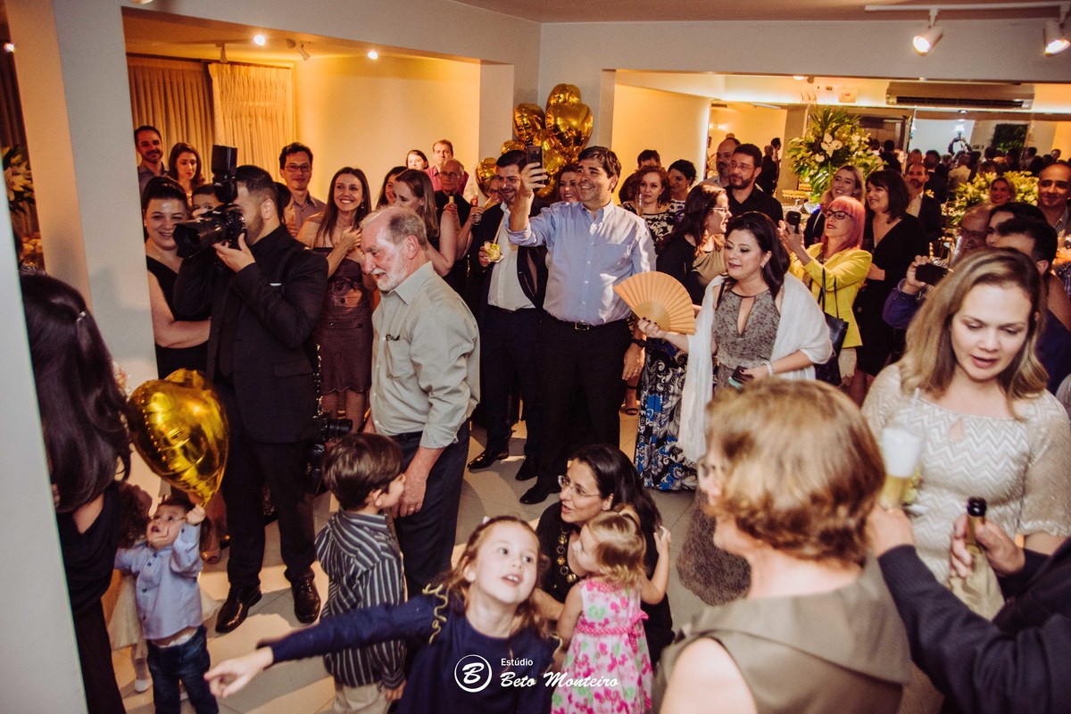 Aline e Sidarta - Bodas - de estanho - Deucher Hall - Buffet - Casamento - Wedding - Pré-Casamento - Cobertura de casamento - filmagem de casamento Curitiba - Pré-Wedding - fotógrafo de casamento Curitiba - Estúdio Beto Monteiro