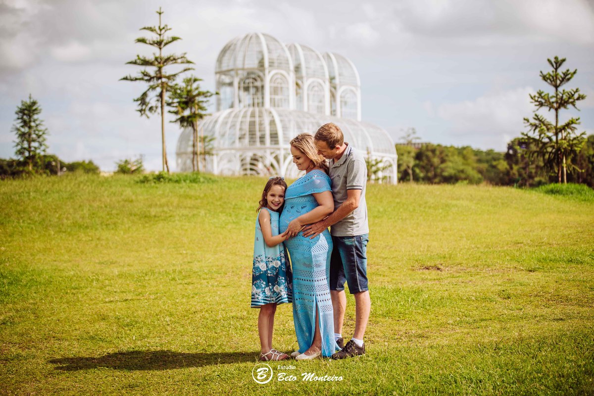 Book Gestante e Familia em Curitiba - Book de gestante lifestyle - Fotos ao ar livre - Grávida - Gestação - Estudio Beto Monteiro - jardim botanico - barbara couto - dione