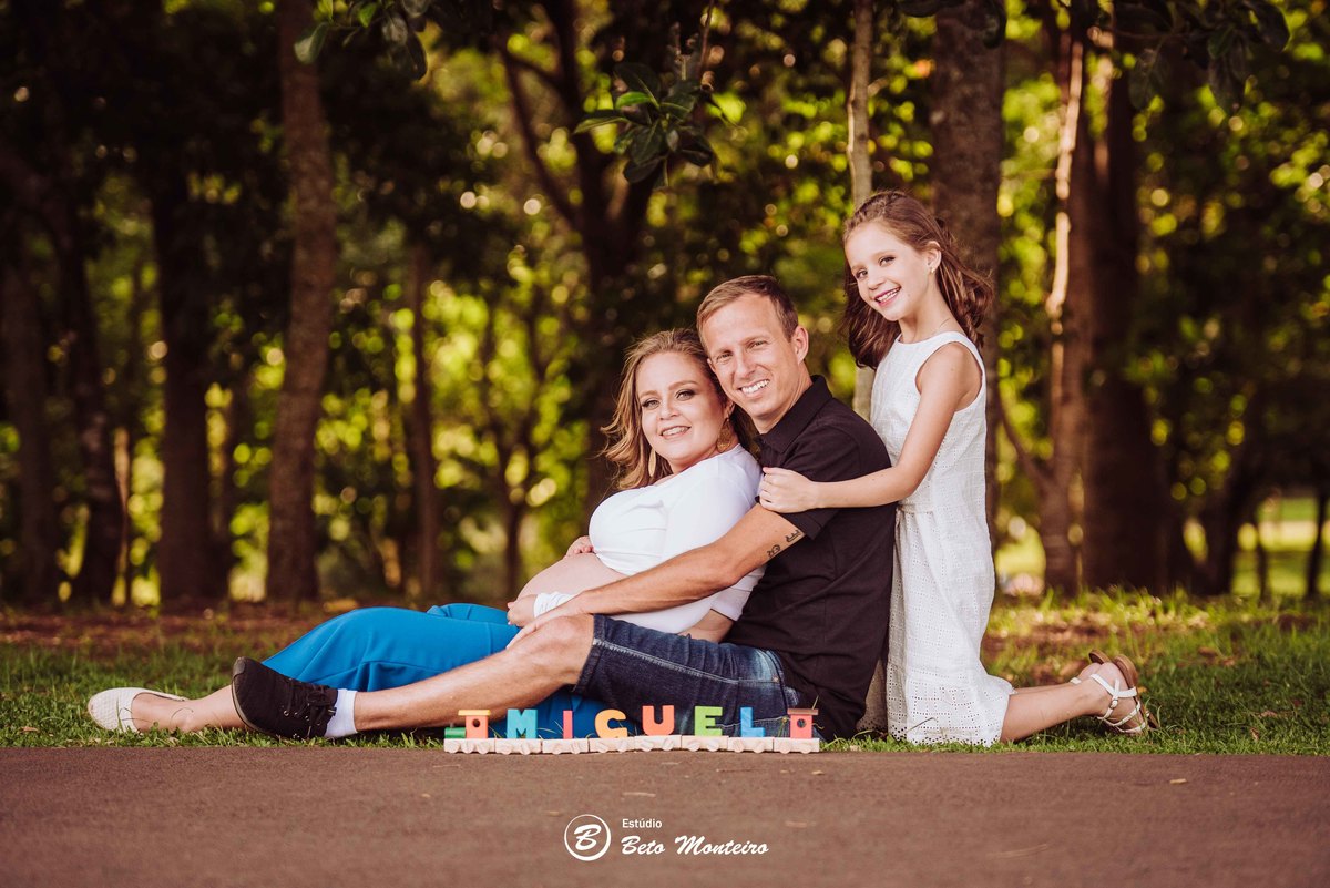 Book Gestante e Familia em Curitiba - Book de gestante lifestyle - Fotos ao ar livre - Grávida - Gestação - Estudio Beto Monteiro - jardim botanico - barbara couto - dione