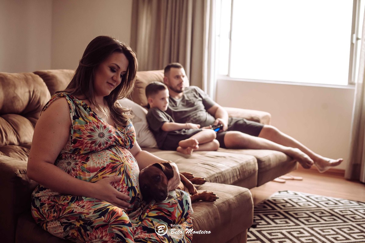 Book Gestante e Familia em Curitiba - Book de gestante lifestyle - Fotos ao ar livre - Grávida - Gestação - Estudio Beto Monteiro - life style - Michelle Miotto - Família - Cachorro