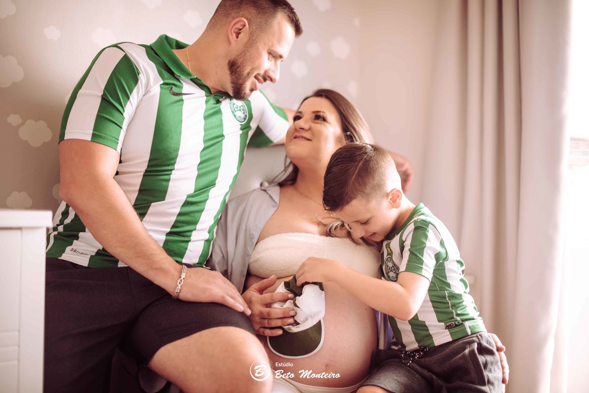 Book Gestante e Familia em Curitiba - Book de gestante lifestyle - Fotos ao ar livre - Grávida - Gestação - Estudio Beto Monteiro - life style - Michelle Miotto - Família - Cachorro