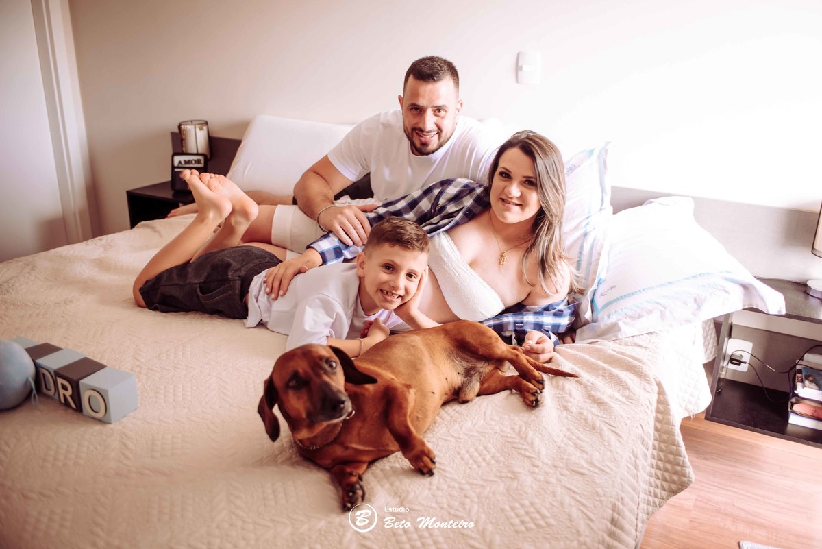 Book Gestante e Familia em Curitiba - Book de gestante lifestyle - Fotos ao ar livre - Grávida - Gestação - Estudio Beto Monteiro - life style - Michelle Miotto - Família - Cachorro