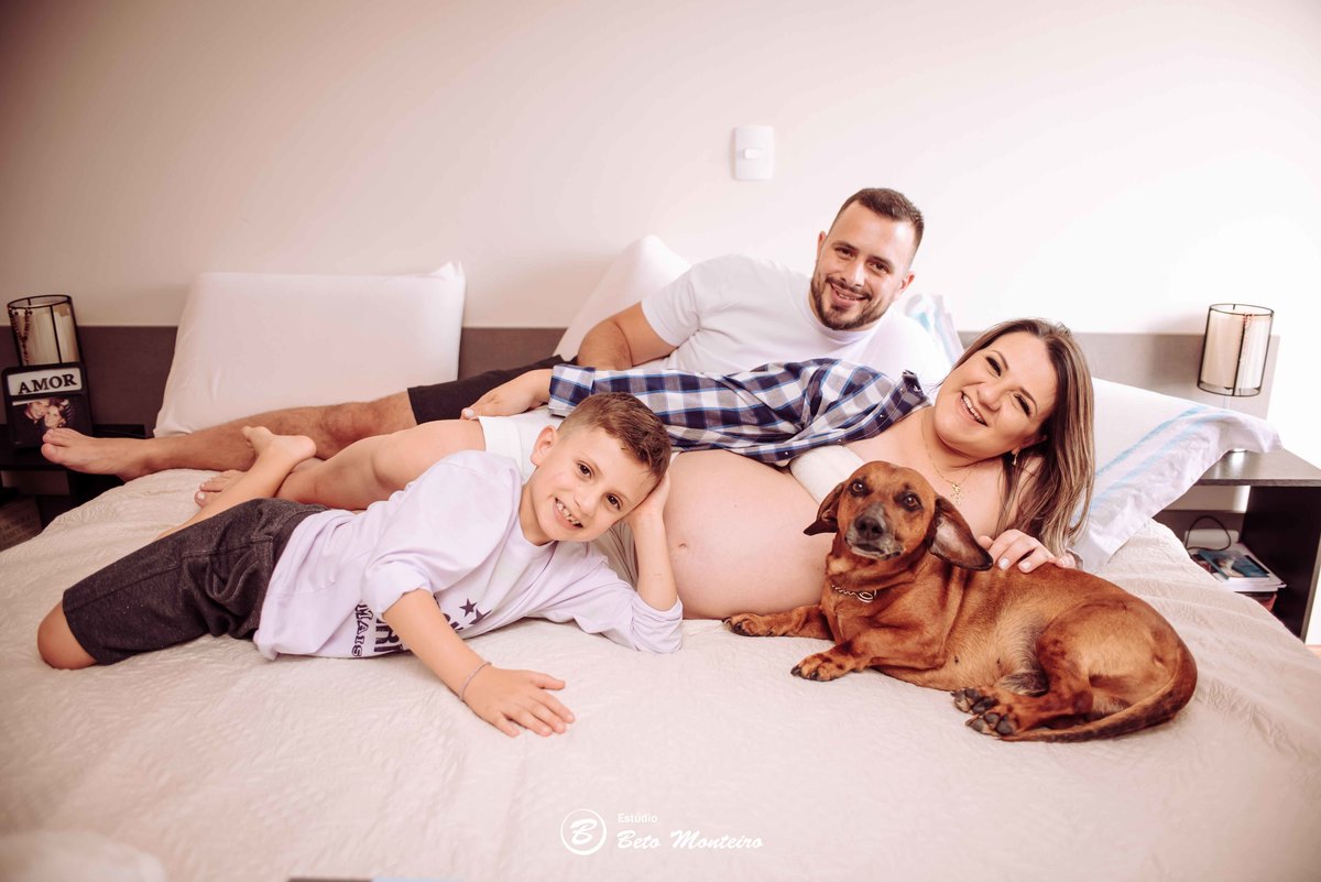 Book Gestante e Familia em Curitiba - Book de gestante lifestyle - Fotos ao ar livre - Grávida - Gestação - Estudio Beto Monteiro - life style - Michelle Miotto - Família - Cachorro