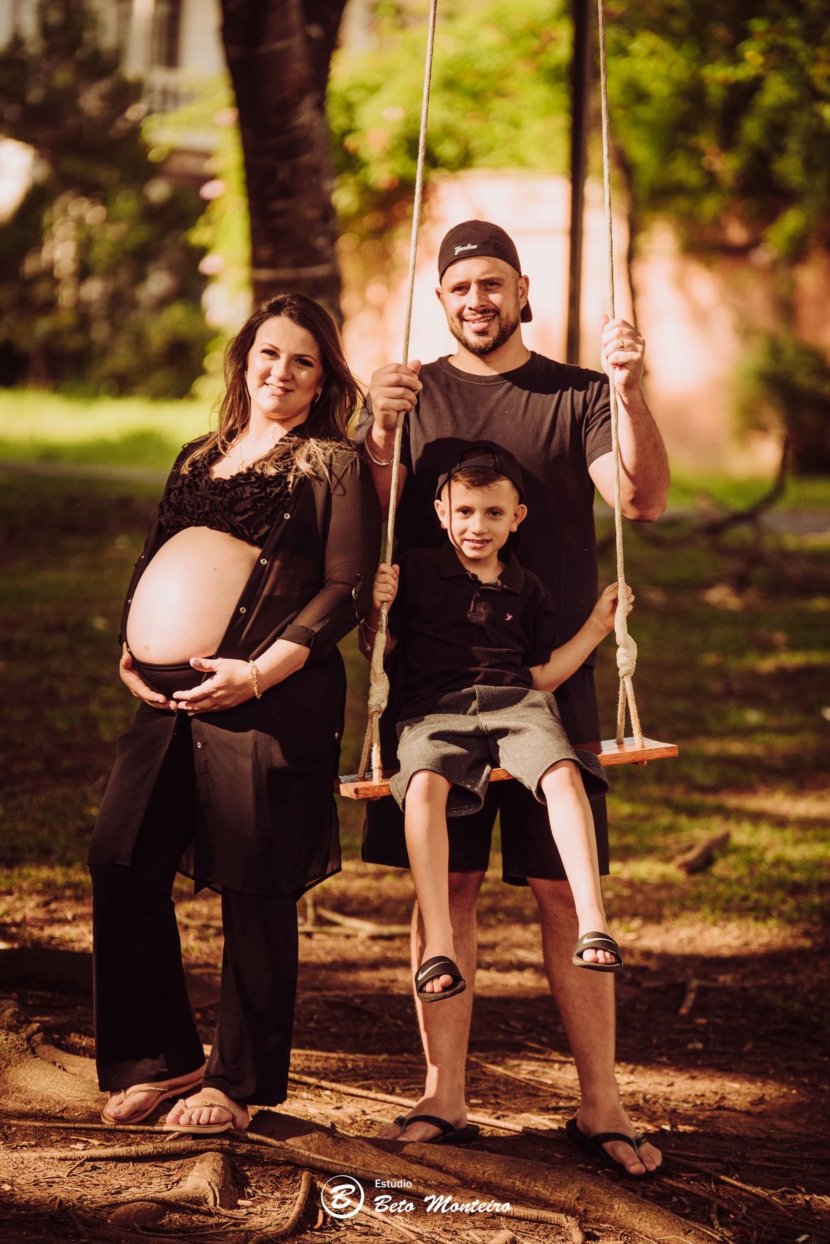 Book Gestante e Familia em Curitiba - Book de gestante lifestyle - Fotos ao ar livre - Grávida - Gestação - Estudio Beto Monteiro - life style - Michelle Miotto - Família - Cachorro