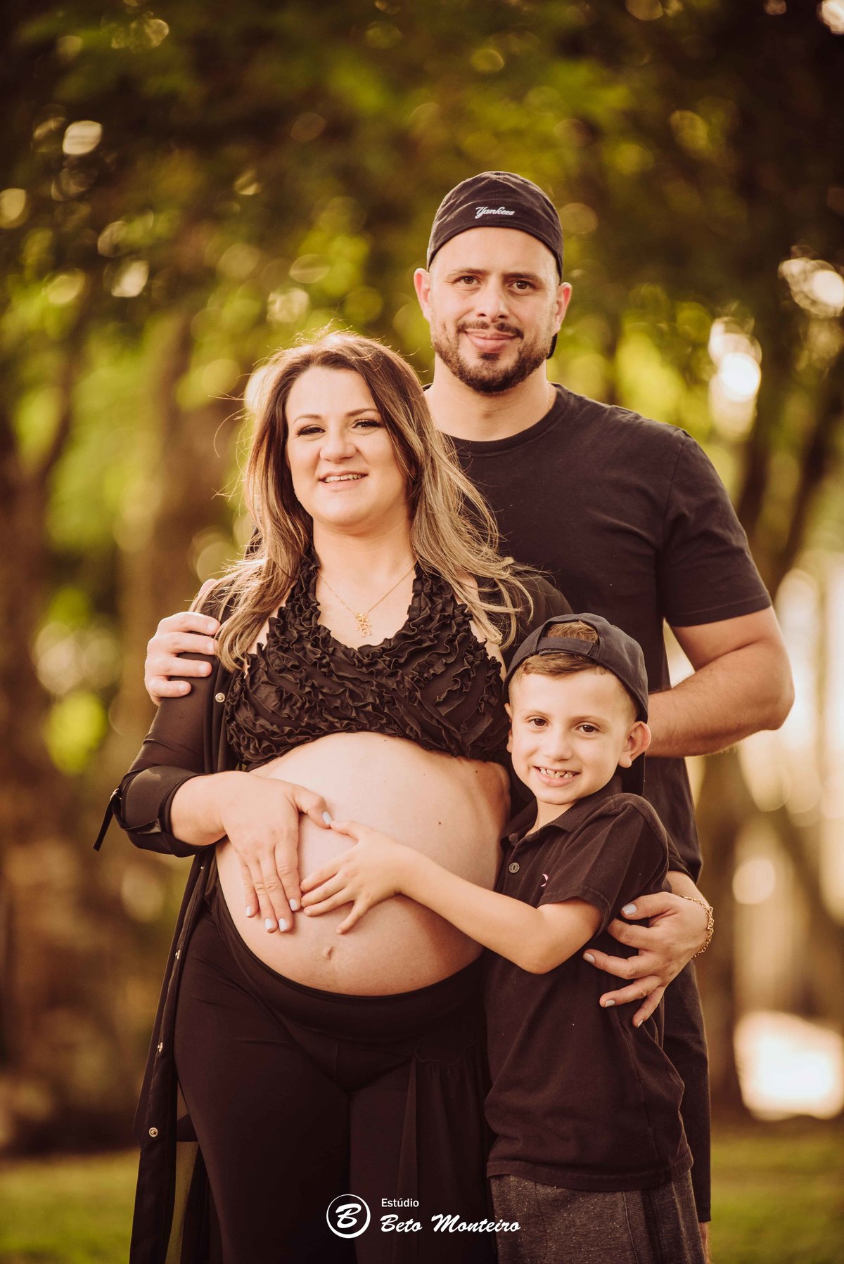 Book Gestante e Familia em Curitiba - Book de gestante lifestyle - Fotos ao ar livre - Grávida - Gestação - Estudio Beto Monteiro - life style - Michelle Miotto - Família - Cachorro