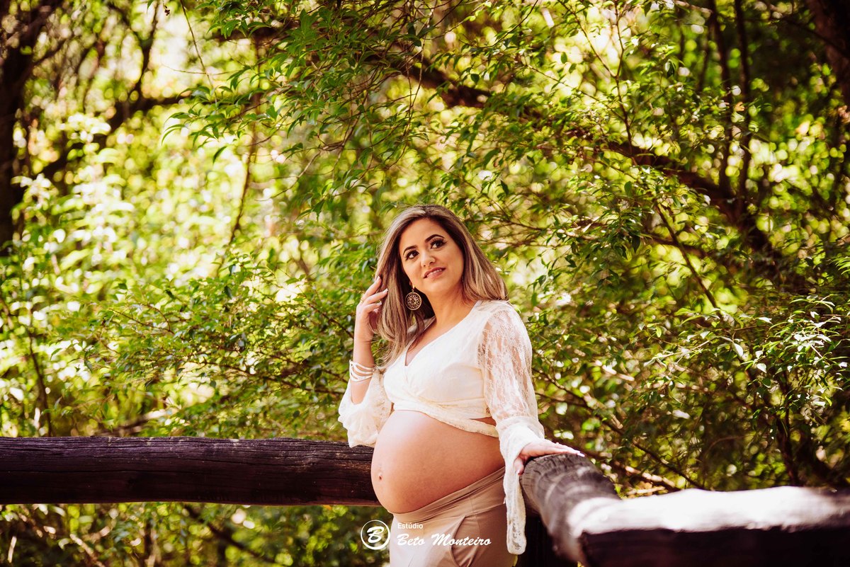 Book Gestante e Familia em Curitiba - Book de gestante lifestyle - Fotos ao ar livre - Grávida - Gestação - Estudio Beto Monteiro - unilivre - universidade livre - angela maria e sandro junior