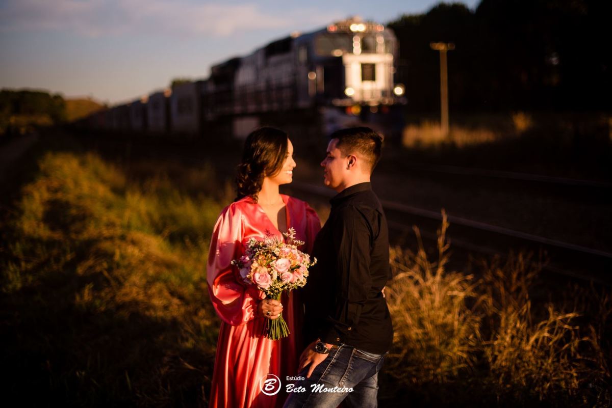 fotografo de casamento - videos de casamento - filmagem - casamento - cinegrafista - filmmaker - wedding - produtora - curitiba - estudio beto monteiro - casal - pre wedding - jady e daniel - cachoeira do alemao - balsa nova - trem - por do sol - sao luiz