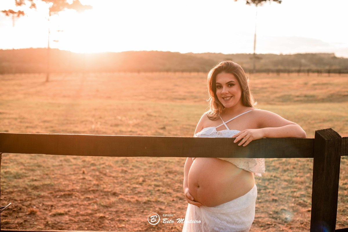 Book Gestante e Familia em Curitiba - Book de gestante lifestyle - Fotos ao ar livre - Fotos em estúdio - Grávida - Gestação - Estudio Beto Monteiro - Cabanha Matoski - Daniela - Ale - Heitor