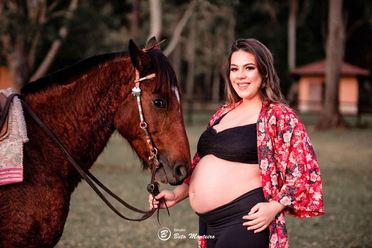 Book Gestante e Familia em Curitiba - Book de gestante lifestyle - Fotos ao ar livre - Fotos em estúdio - Grávida - Gestação - Estudio Beto Monteiro - Cabanha Matoski - Daniela - Ale - Heitor