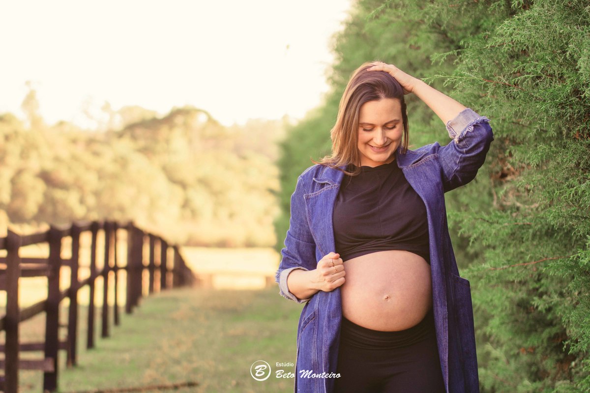 Book Gestante e Família em Curitiba - Book de gestante lifestyle - Fotos ao ar livre - Fotos em estúdio - Grávida - Gestação - Estudio Beto Monteiro - Cabanha Matoski - Lidia - Diego - Luana - Meg - Léo