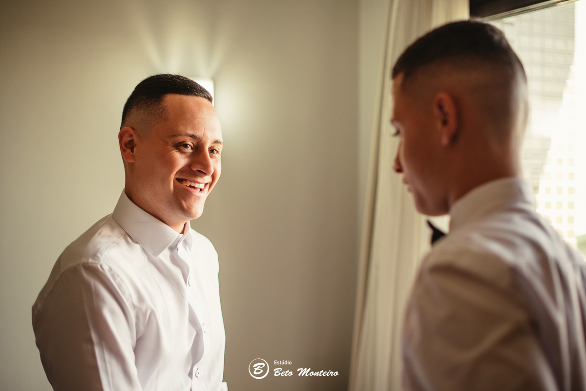 fotografo de casamento - videos de casamento - filmagem - casamento - cinegrafista - filmmaker - wedding - produtora - curitiba - estudio beto monteiro - casal - pre wedding - ana e matheus - le rechaud - first look - noiva se maquiando -