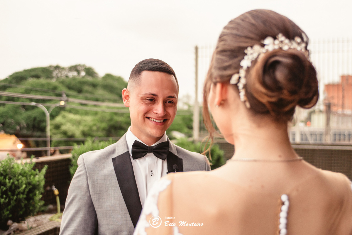 fotografo de casamento - videos de casamento - filmagem - casamento - cinegrafista - filmmaker - wedding - produtora - curitiba - estudio beto monteiro - casal - pre wedding - ana e matheus - le rechaud - first look - noiva se maquiando -