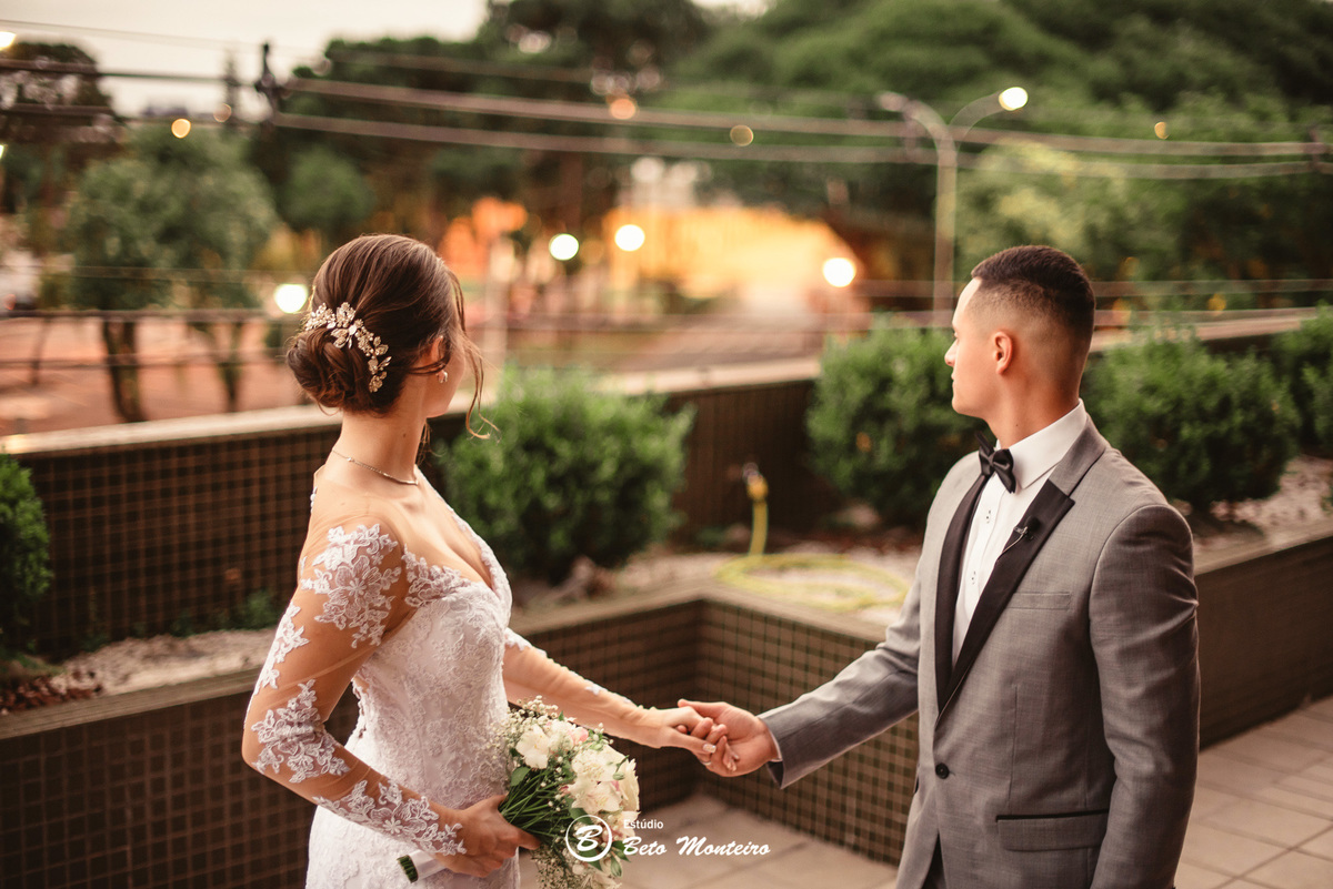 fotografo de casamento - videos de casamento - filmagem - casamento - cinegrafista - filmmaker - wedding - produtora - curitiba - estudio beto monteiro - casal - pre wedding - ana e matheus - le rechaud - first look - noiva se maquiando -