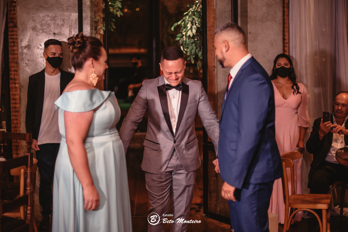 fotografo de casamento - videos de casamento - filmagem - casamento - cinegrafista - filmmaker - wedding - produtora - curitiba - estudio beto monteiro - casal - pre wedding - ana e matheus - le rechaud - first look - noiva se maquiando -