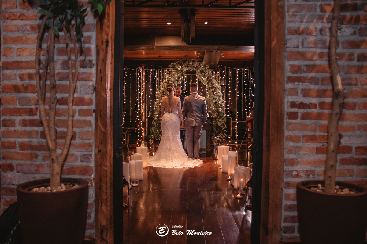 fotografo de casamento - videos de casamento - filmagem - casamento - cinegrafista - filmmaker - wedding - produtora - curitiba - estudio beto monteiro - casal - pre wedding - ana e matheus - le rechaud - first look - noiva se maquiando -