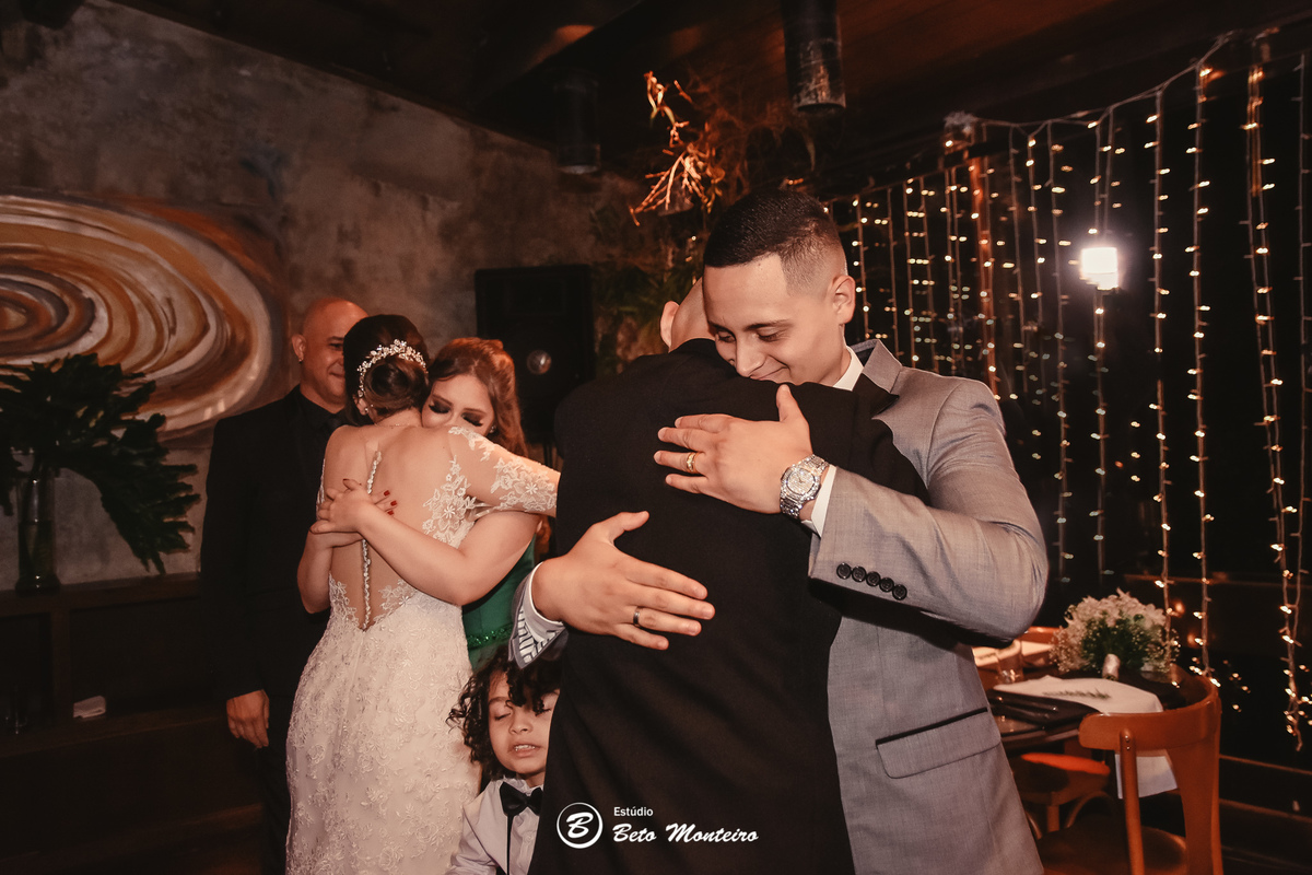 fotografo de casamento - videos de casamento - filmagem - casamento - cinegrafista - filmmaker - wedding - produtora - curitiba - estudio beto monteiro - casal - pre wedding - ana e matheus - le rechaud - first look - noiva se maquiando -