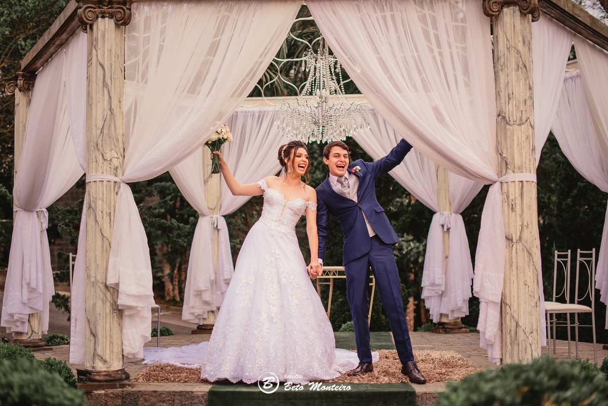fotografo de casamento - videos de casamento - filmagem - casamento - cinegrafista - filmmaker - wedding - produtora - curitiba - estudio beto monteiro - casal - pre wedding - Thaís Govea e Felipe Naldony - Castello Reale Colombo - ar livre - externo