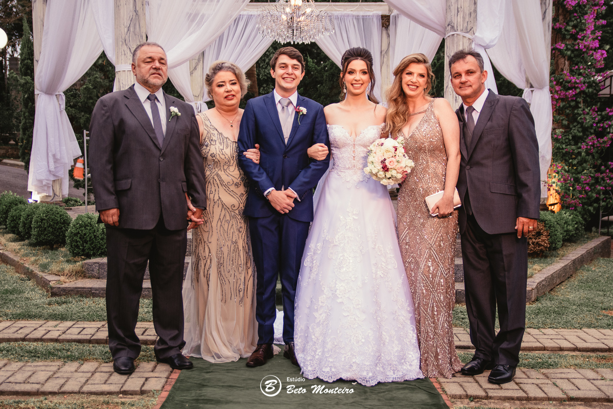 fotografo de casamento - videos de casamento - filmagem - casamento - cinegrafista - filmmaker - wedding - produtora - curitiba - estudio beto monteiro - casal - pre wedding - Thaís Govea e Felipe Naldony - Castello Reale Colombo - ar livre - externo