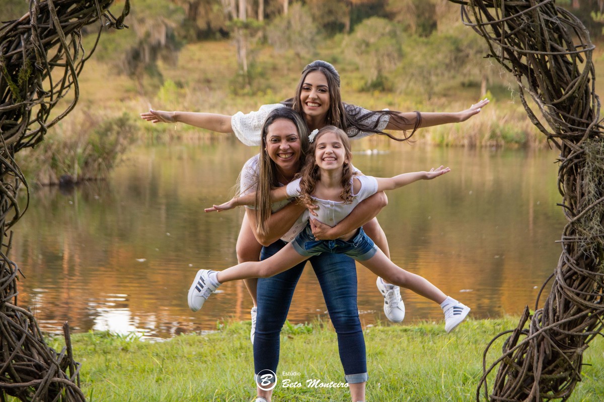 Aniversário de 15 anos - Foto e Filmagem - Debutante - Estúdio Beto Monteiro - Curitiba - fotografo de 15 anos - sessao de fotos - book de fotos - book de 15 anos - fotografo - Camylla - Alessandra Marques - chacara ienkot - vestido de princesa