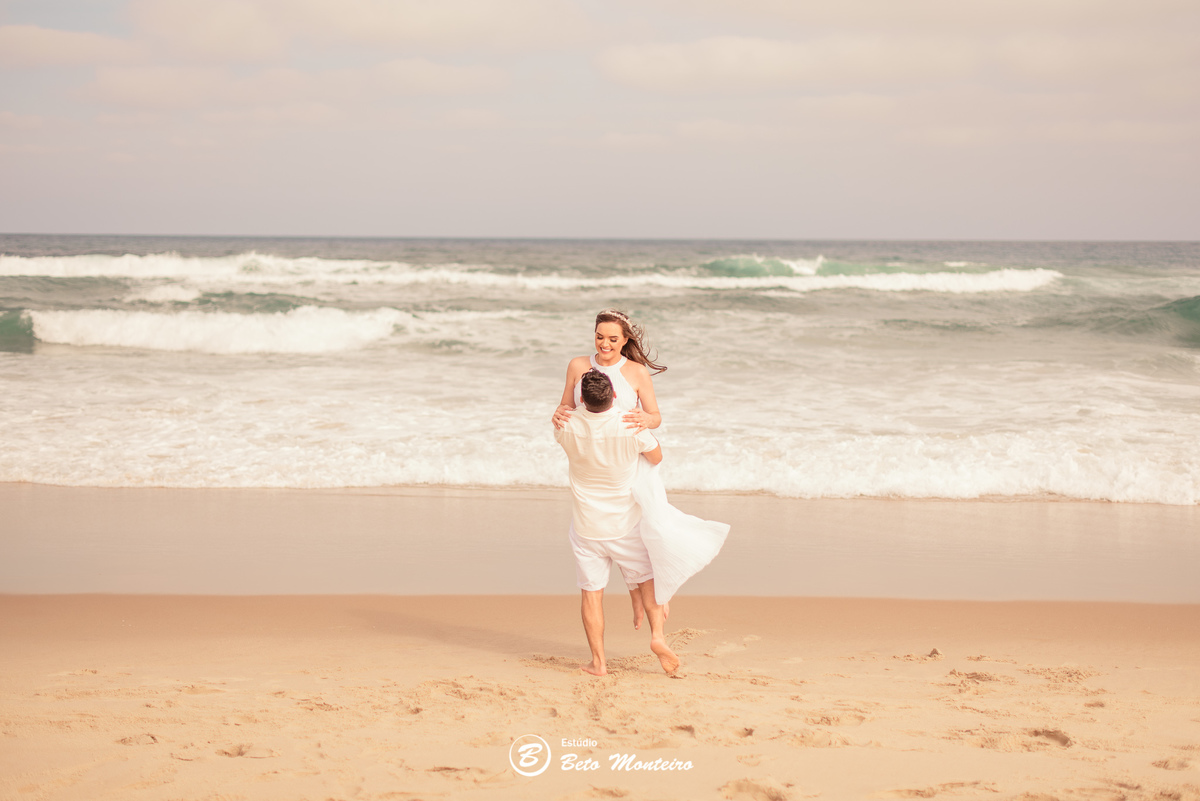 fotografo de casamento - videos de casamento - filmagem - casamento - cinegrafista - filmmaker - wedding - produtora - curitiba - estudio beto monteiro - casal - pre wedding - milena e anderson - sao chico francisco do sul - praia - dunas - morro