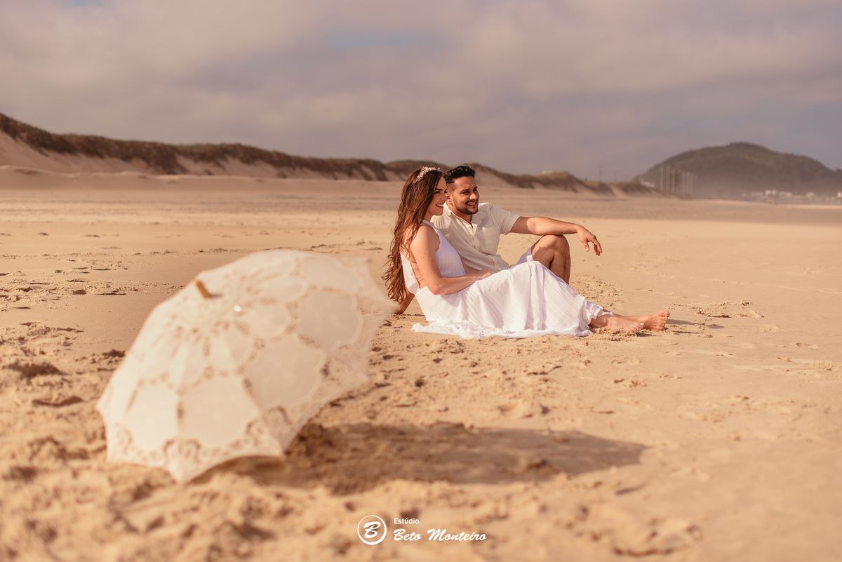fotografo de casamento - videos de casamento - filmagem - casamento - cinegrafista - filmmaker - wedding - produtora - curitiba - estudio beto monteiro - casal - pre wedding - milena e anderson - sao chico francisco do sul - praia - dunas - morro