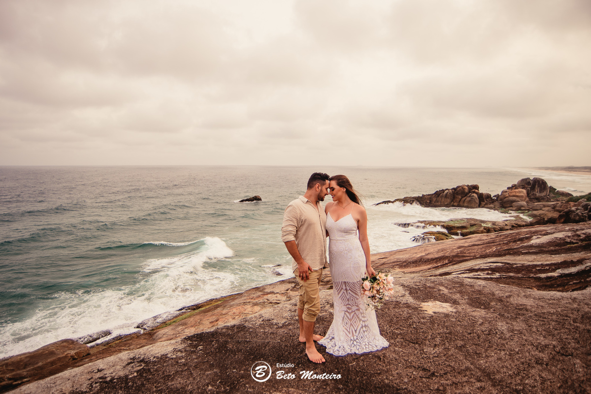 fotografo de casamento - videos de casamento - filmagem - casamento - cinegrafista - filmmaker - wedding - produtora - curitiba - estudio beto monteiro - casal - pre wedding - milena e anderson - sao chico francisco do sul - praia - dunas - morro