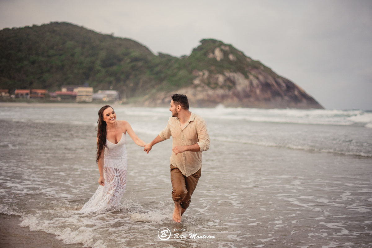 fotografo de casamento - videos de casamento - filmagem - casamento - cinegrafista - filmmaker - wedding - produtora - curitiba - estudio beto monteiro - casal - pre wedding - milena e anderson - sao chico francisco do sul - praia - dunas - morro