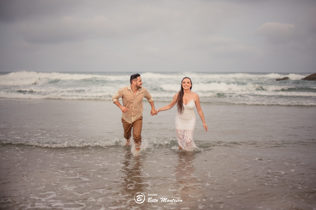 fotografo de casamento - videos de casamento - filmagem - casamento - cinegrafista - filmmaker - wedding - produtora - curitiba - estudio beto monteiro - casal - pre wedding - milena e anderson - sao chico francisco do sul - praia - dunas - morro
