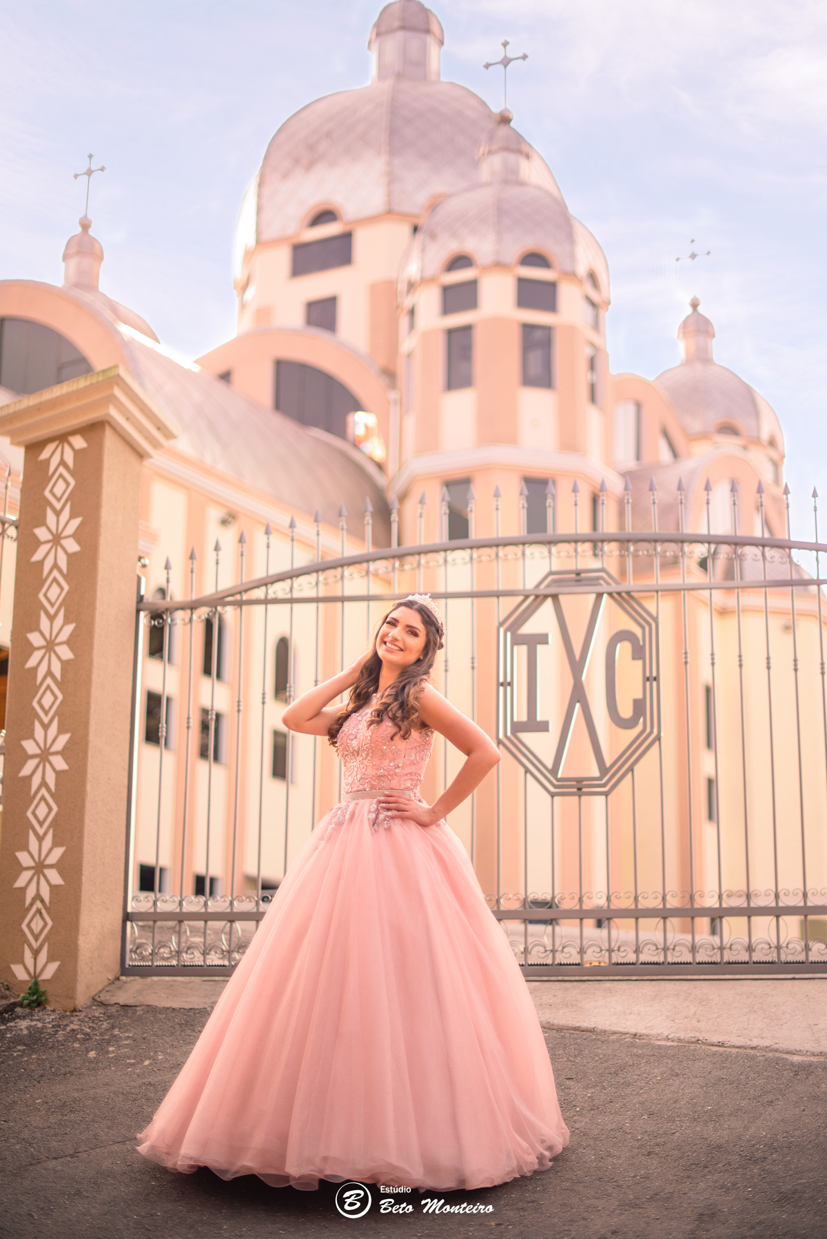 Aniversário de 15 anos - Foto e Filmagem - Debutante - Estúdio Beto Monteiro - Curitiba - fotografo de 15 anos - fotógrafa - sessao de fotos - book de fotos - book de 15 anos - fotografo - chacara ienkot - vestido - júlia - júlia gomes - julia caracanha