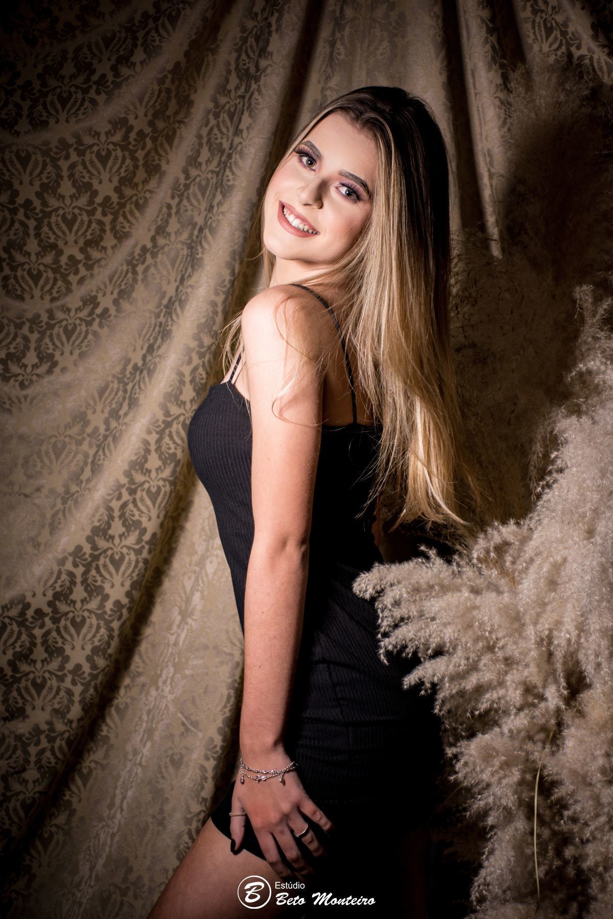 Book fotografico 15 anos - Sessão de fotos para 15 anos - Sessão de 15 anos - Book Teen - Book Debutante - Book de fotos - Book Feminino - Book Menina - Estúdio Beto Monteiro - Curitiba