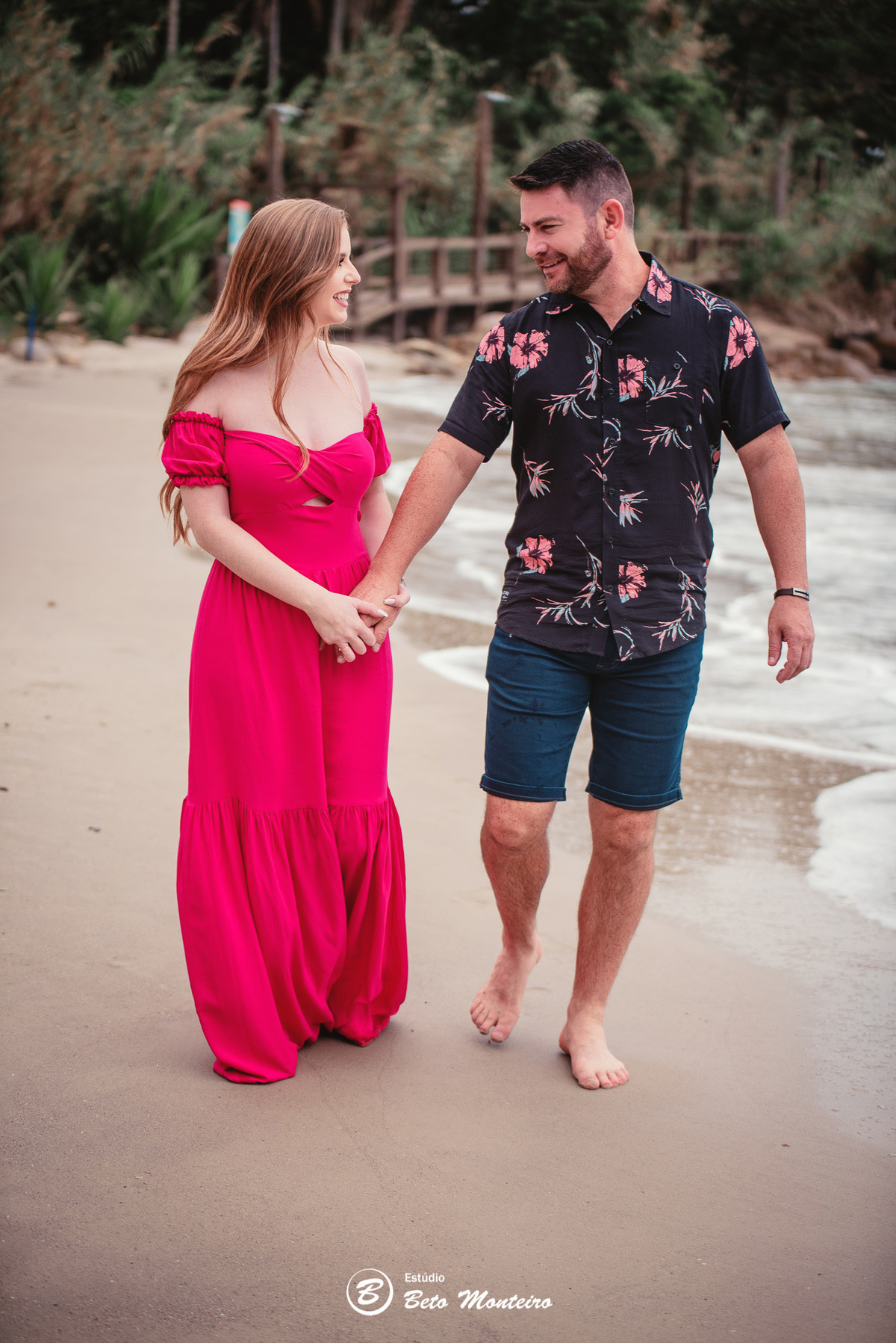 fotografo de casamento - videos de casamento - filmagem - casamento - cinegrafista - filmmaker - wedding - produtora - curitiba - estudio beto monteiro - casal - pre wedding - camila e toni - bombinhas - pet - cachorrinho - praia - mar - vestido vermelho