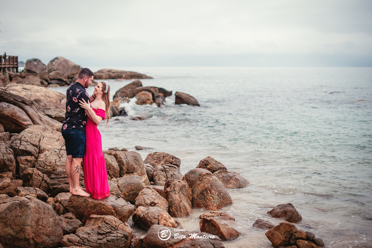 fotografo de casamento - videos de casamento - filmagem - casamento - cinegrafista - filmmaker - wedding - produtora - curitiba - estudio beto monteiro - casal - pre wedding - camila e toni - bombinhas - pet - cachorrinho - praia - mar - vestido vermelho