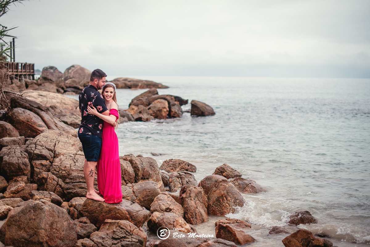 fotografo de casamento - videos de casamento - filmagem - casamento - cinegrafista - filmmaker - wedding - produtora - curitiba - estudio beto monteiro - casal - pre wedding - camila e toni - bombinhas - pet - cachorrinho - praia - mar - vestido vermelho