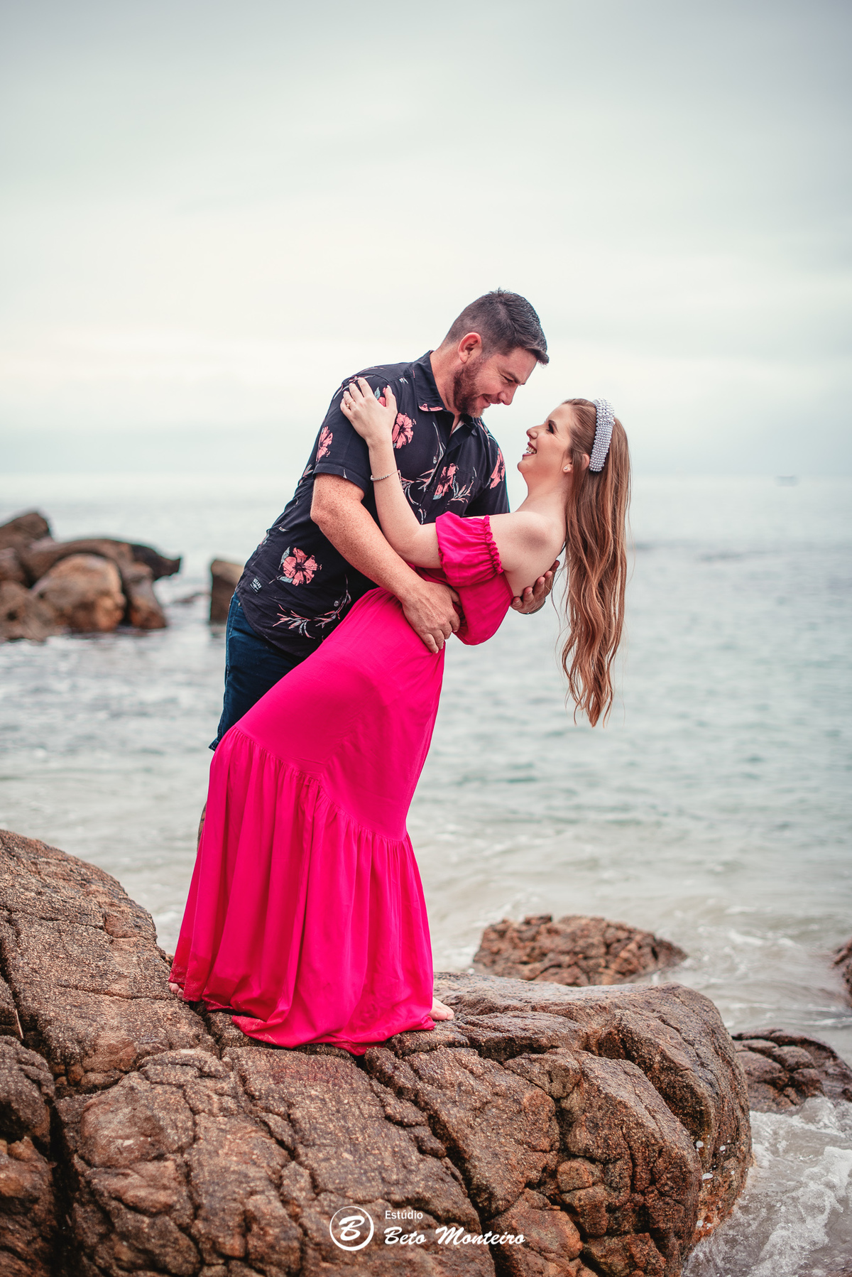 fotografo de casamento - videos de casamento - filmagem - casamento - cinegrafista - filmmaker - wedding - produtora - curitiba - estudio beto monteiro - casal - pre wedding - camila e toni - bombinhas - pet - cachorrinho - praia - mar - vestido vermelho