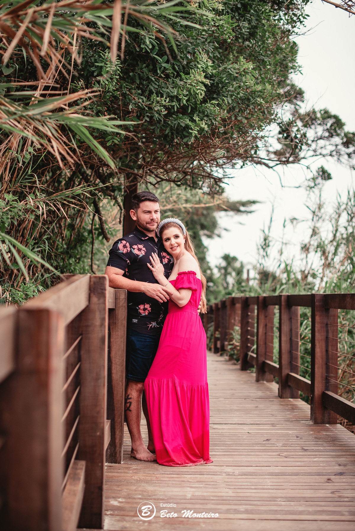 fotografo de casamento - videos de casamento - filmagem - casamento - cinegrafista - filmmaker - wedding - produtora - curitiba - estudio beto monteiro - casal - pre wedding - camila e toni - bombinhas - pet - cachorrinho - praia - mar - vestido vermelho