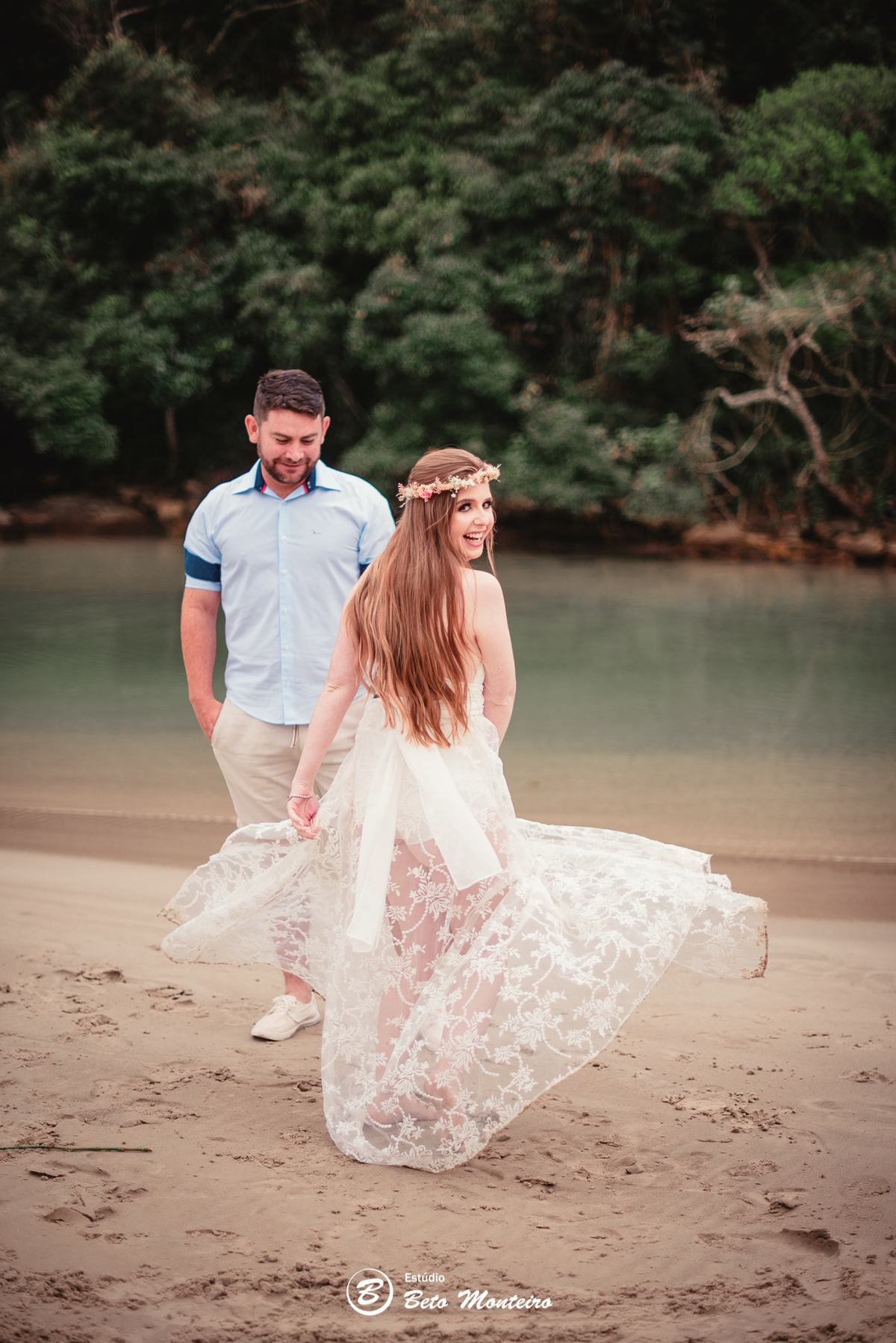 fotografo de casamento - videos de casamento - filmagem - casamento - cinegrafista - filmmaker - wedding - produtora - curitiba - estudio beto monteiro - casal - pre wedding - camila e toni - bombinhas - pet - cachorrinho - praia - mar - vestido branco