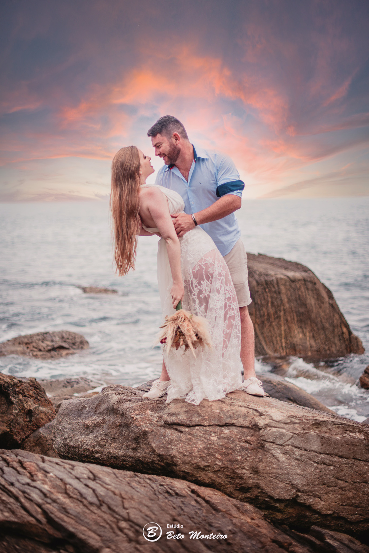 fotografo de casamento - videos de casamento - filmagem - casamento - cinegrafista - filmmaker - wedding - produtora - curitiba - estudio beto monteiro - casal - pre wedding - camila e toni - bombinhas - pet - cachorrinho - praia - mar - vestido branco